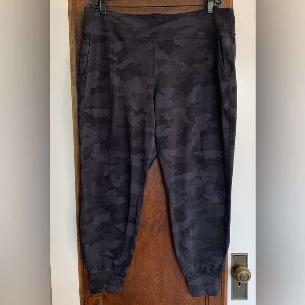 Lululemon Align Jogger 28” - Incognito Camo Multi Grey, Size 20 - Picture 4 of 5